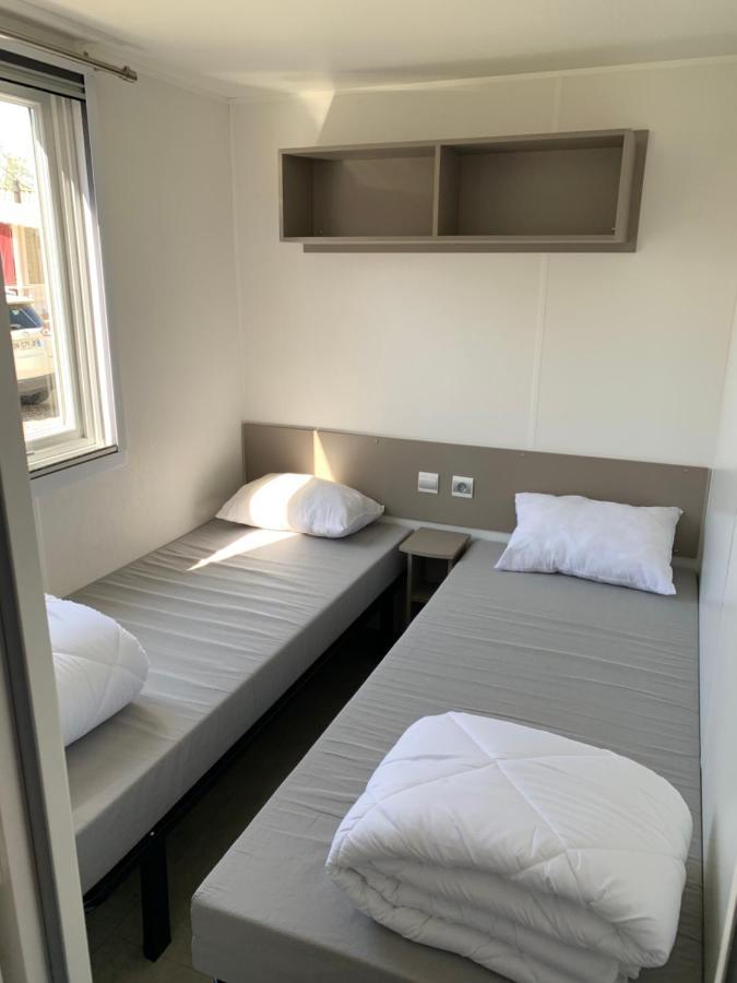 Mobilhome Vias Plage Dans Camping Bagian luar foto