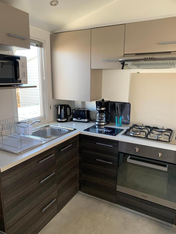 Mobilhome Vias Plage Dans Camping Bagian luar foto