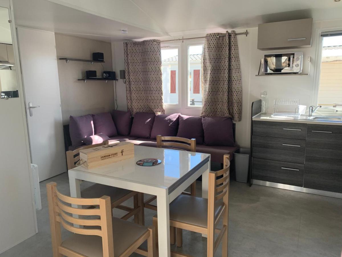 Mobilhome Vias Plage Dans Camping Bagian luar foto