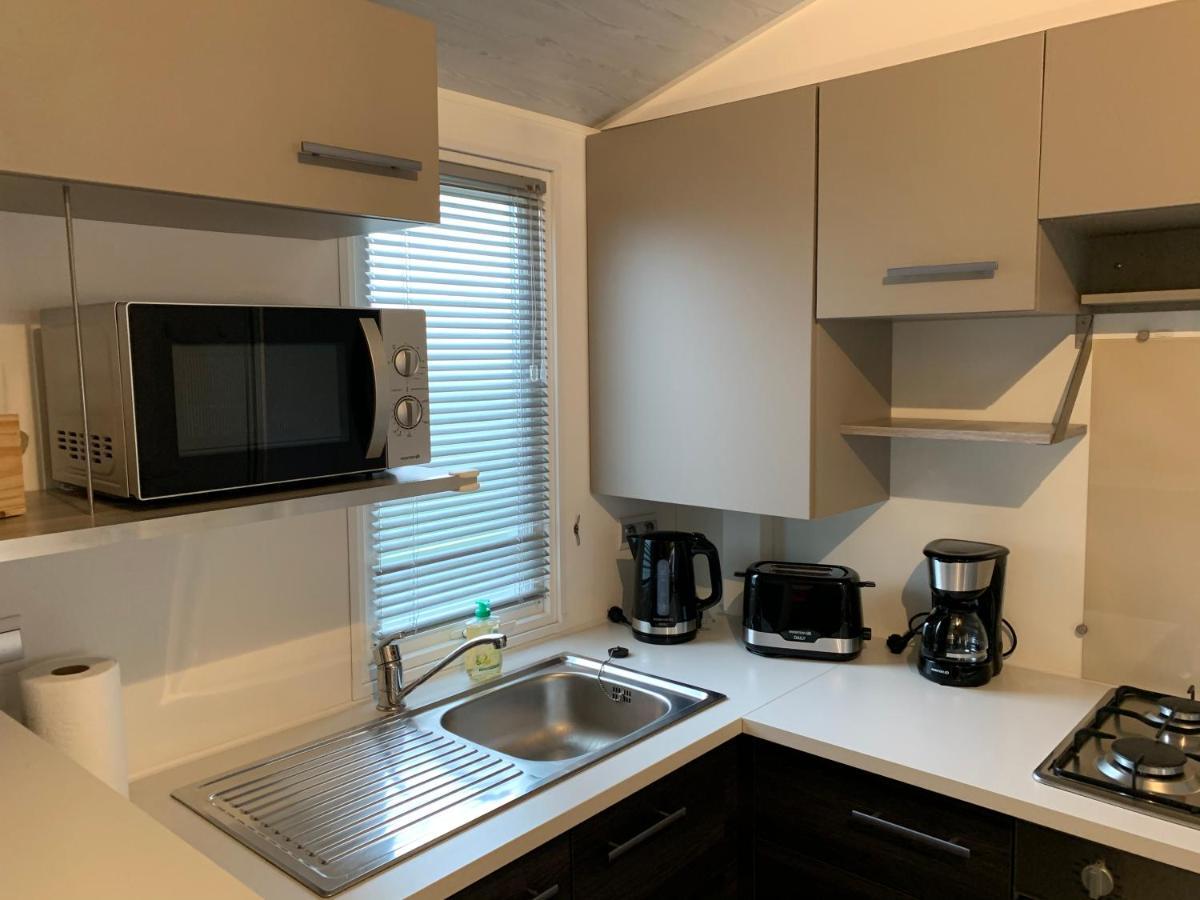 Mobilhome Vias Plage Dans Camping Bagian luar foto