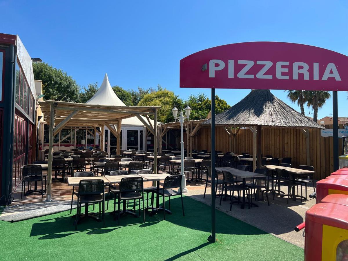 Mobilhome Vias Plage Dans Camping Bagian luar foto