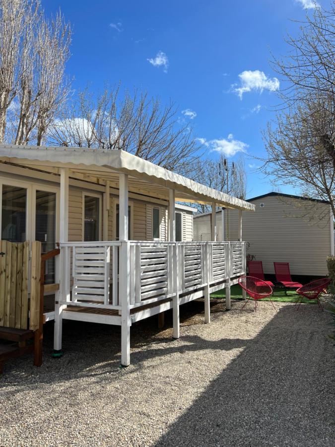 Mobilhome Vias Plage Dans Camping Bagian luar foto