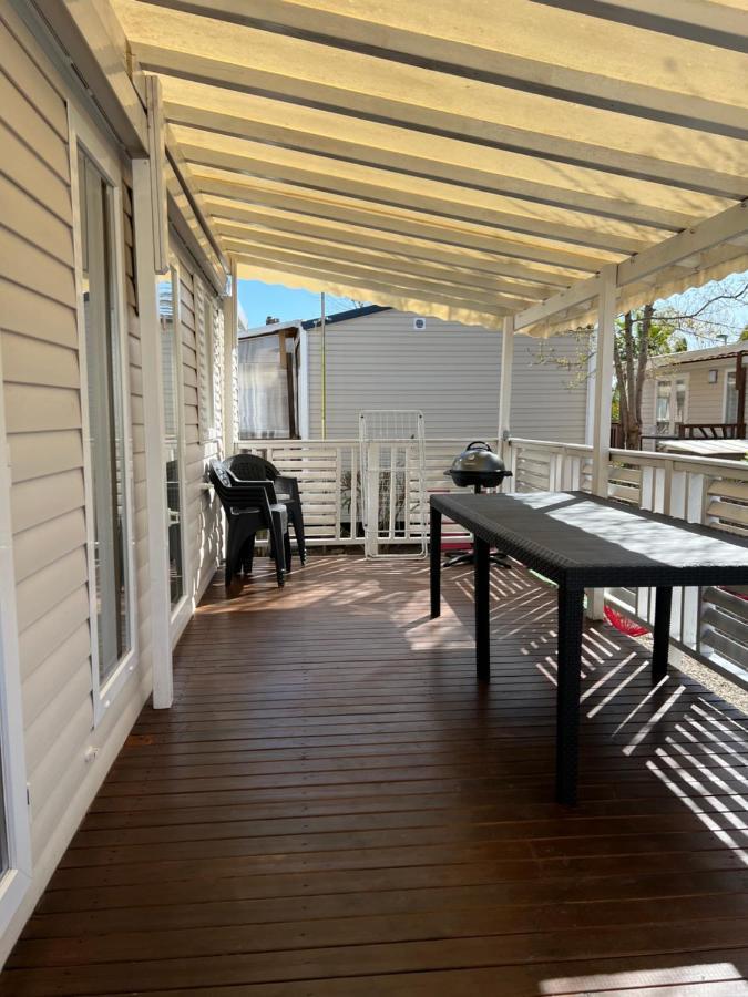 Mobilhome Vias Plage Dans Camping Bagian luar foto