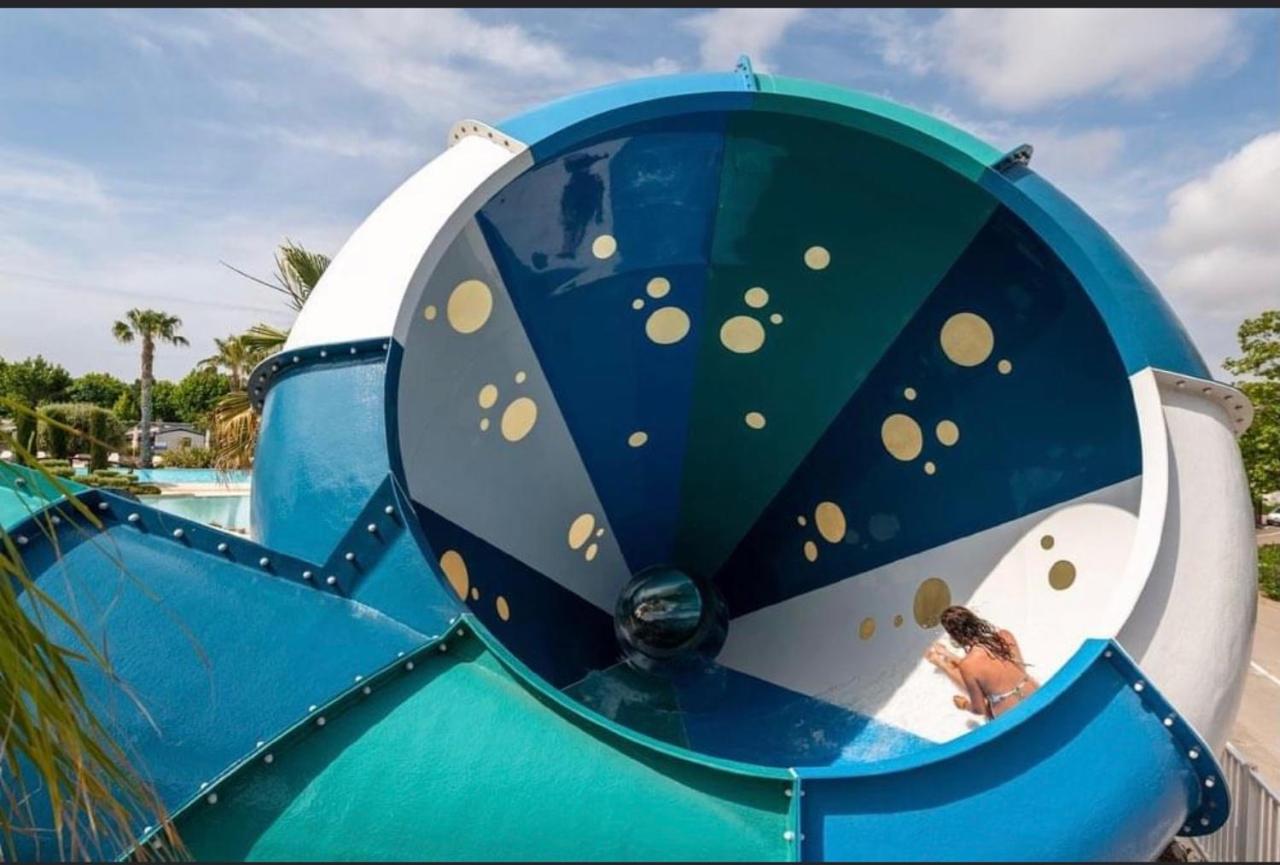 Mobilhome Vias Plage Dans Camping Bagian luar foto