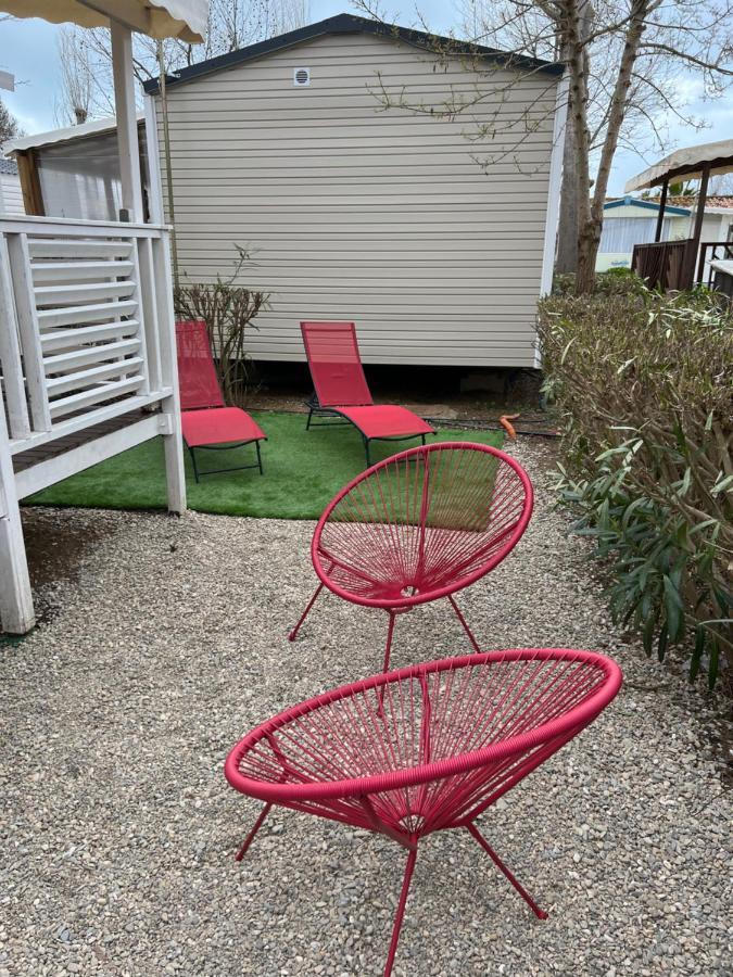 Mobilhome Vias Plage Dans Camping Bagian luar foto