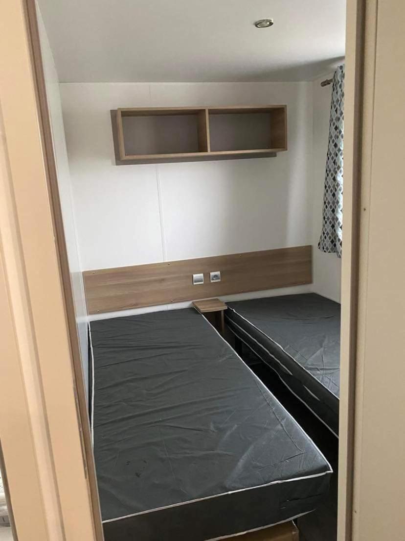 Mobilhome Vias Plage Dans Camping Bagian luar foto