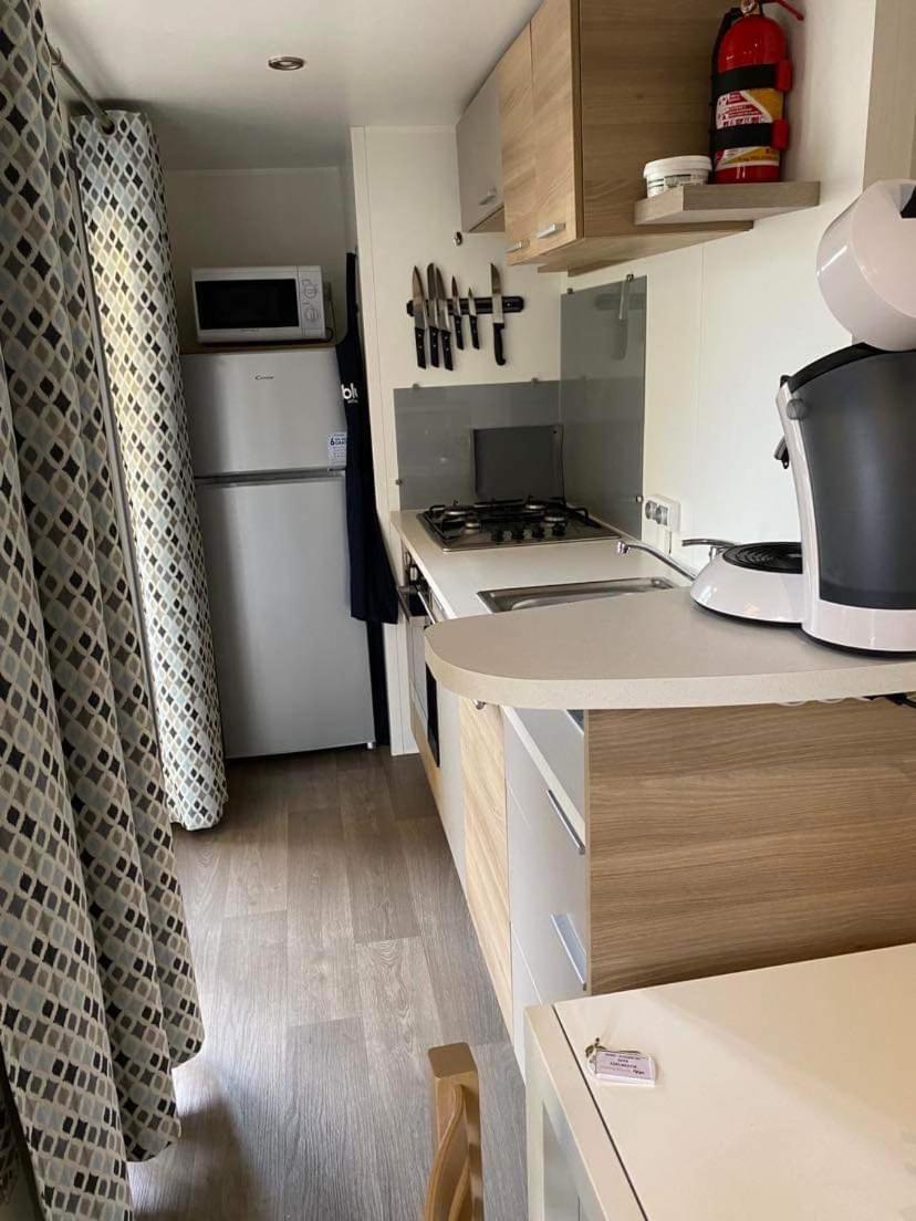 Mobilhome Vias Plage Dans Camping Bagian luar foto