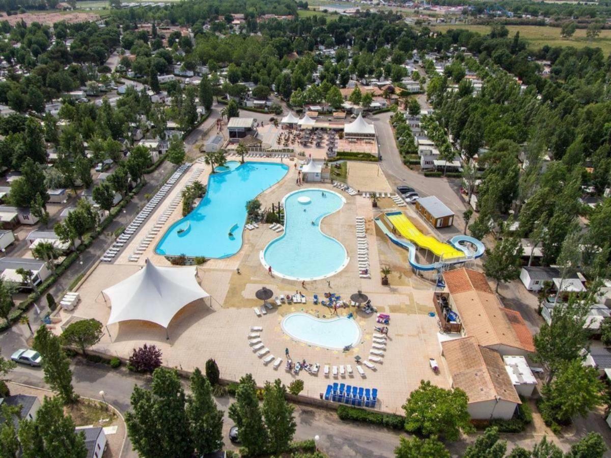 Mobilhome Vias Plage Dans Camping Bagian luar foto