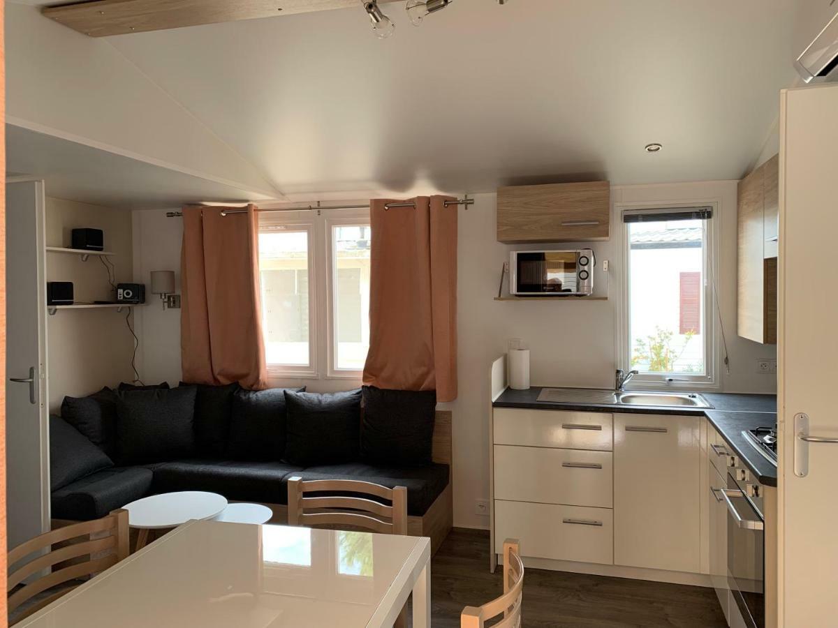 Mobilhome Vias Plage Dans Camping Bagian luar foto