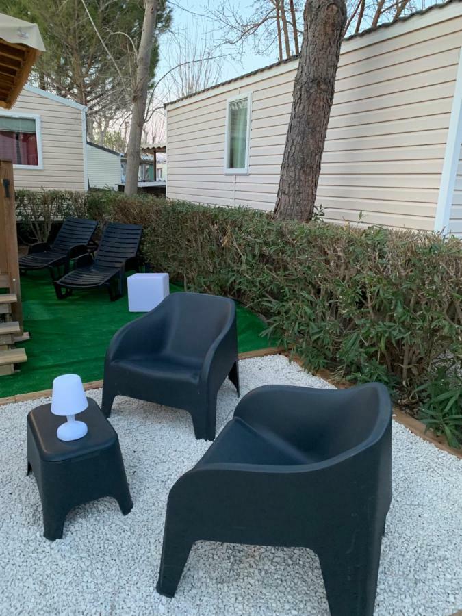Mobilhome Vias Plage Dans Camping Bagian luar foto