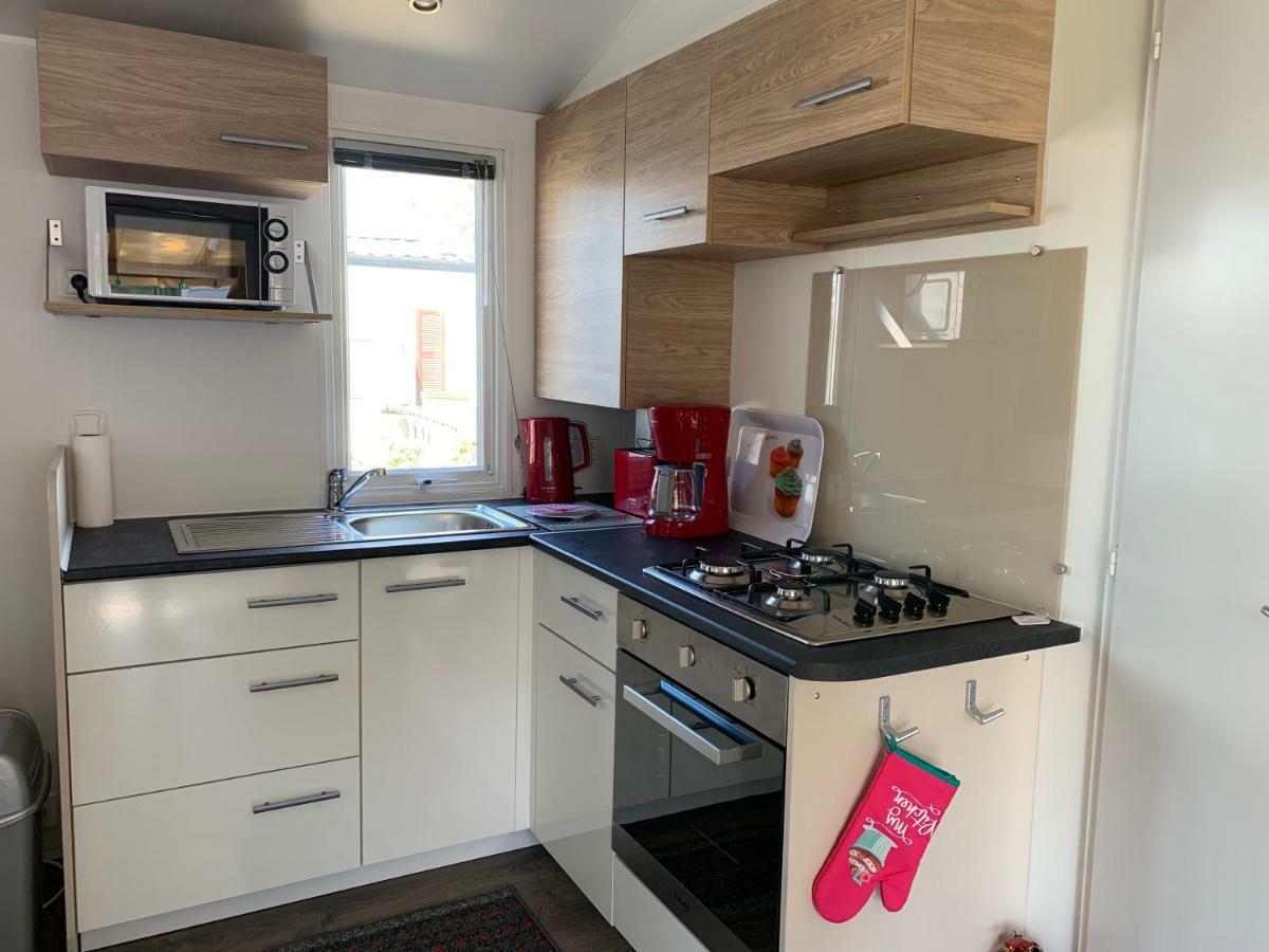 Mobilhome Vias Plage Dans Camping Bagian luar foto