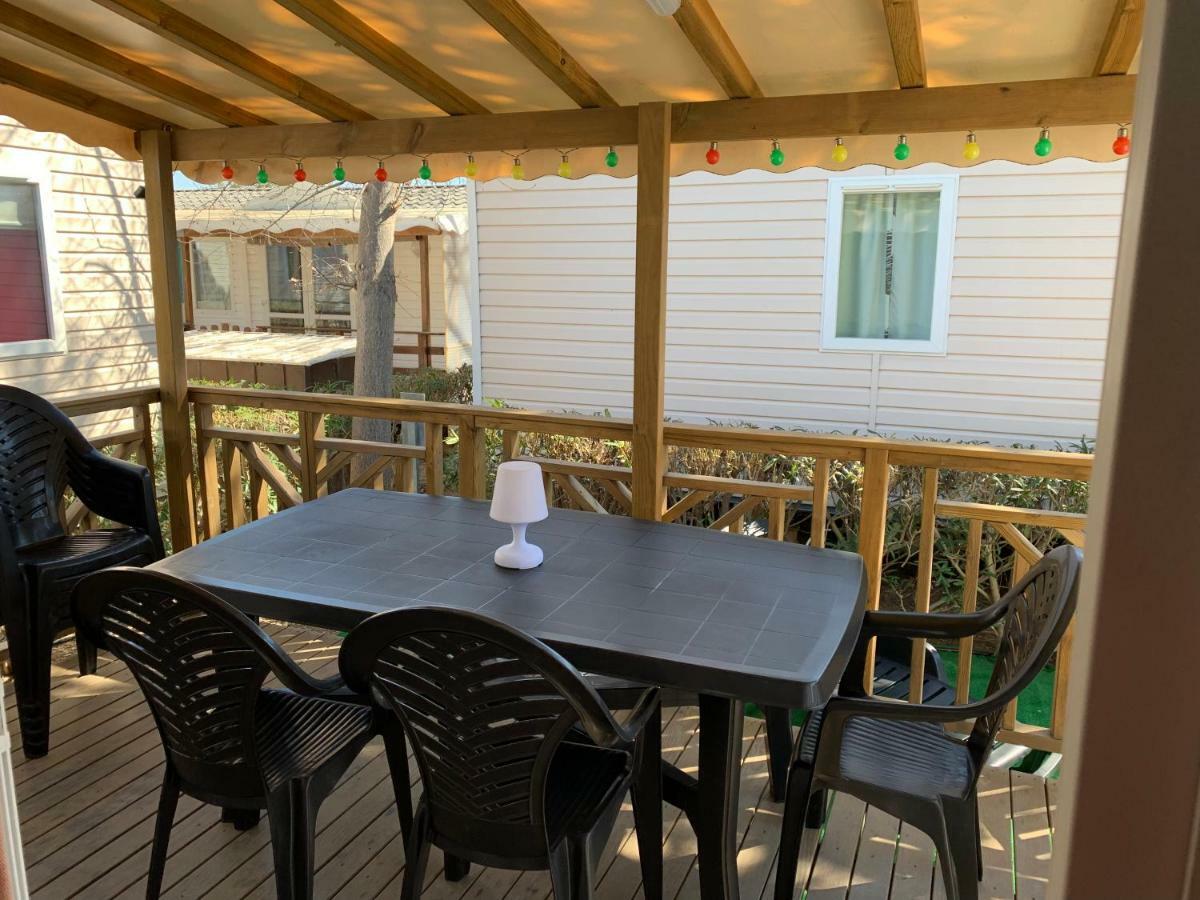 Mobilhome Vias Plage Dans Camping Bagian luar foto