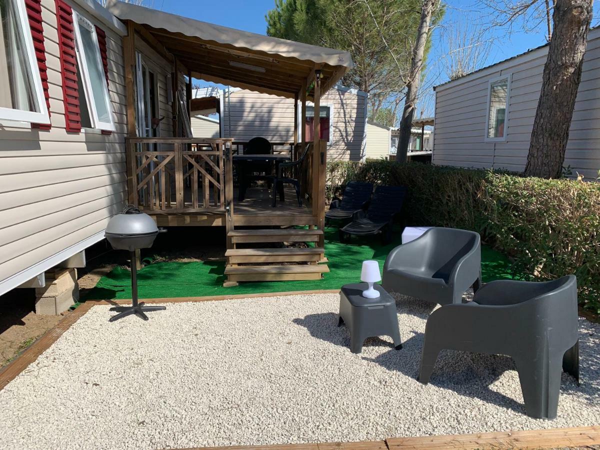 Mobilhome Vias Plage Dans Camping Bagian luar foto
