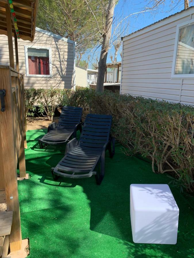 Mobilhome Vias Plage Dans Camping Bagian luar foto