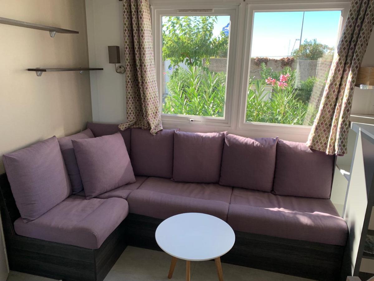 Mobilhome Vias Plage Dans Camping Bagian luar foto
