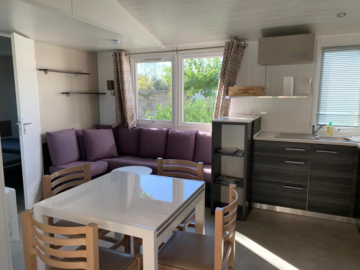 Mobilhome Vias Plage Dans Camping Bagian luar foto